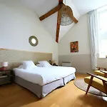 Old Reborn As An Elegant Getaway With Pool Ferienhaus Garrevaques