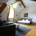 Old Reborn As An Elegant Getaway With Pool Garrevaques