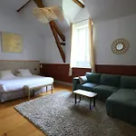 Ferienhaus Old Reborn As An Elegant Getaway With Pool