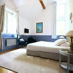 Old Reborn As An Elegant Getaway With Pool Garrevaques