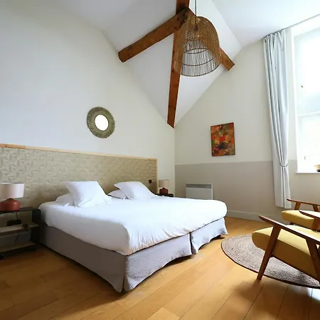 Old Reborn As An Elegant Getaway With Pool Vakantiehuis Garrevaques