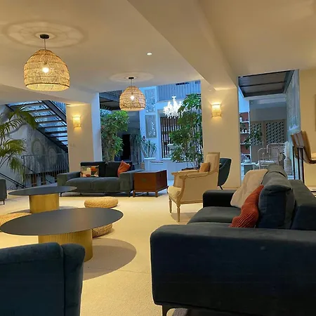 Old Reborn As An Elegant Getaway With Pool Dom wakacyjny Garrevaques