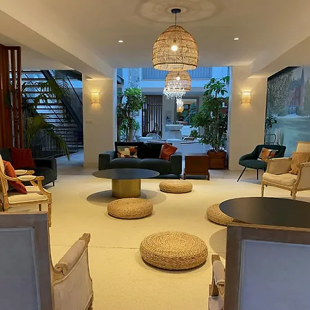 Dom wakacyjny Old Reborn As An Elegant Getaway With Pool *