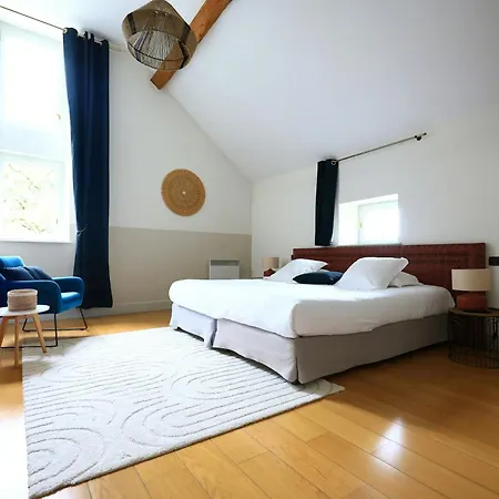 Vakantiehuis Old Reborn As An Elegant Getaway With Pool *