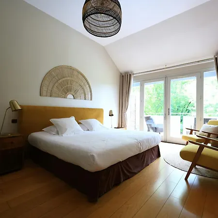 Vakantiehuis Old Reborn As An Elegant Getaway With Pool Garrevaques