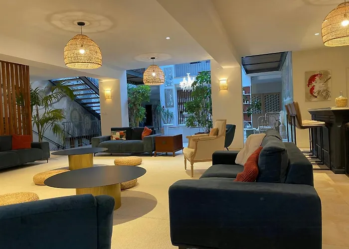 Old Reborn As An Elegant Getaway With Pool Dom wakacyjny Garrevaques