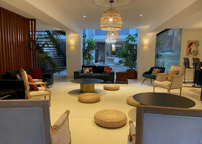 Dom wakacyjny Old Reborn As An Elegant Getaway With Pool *