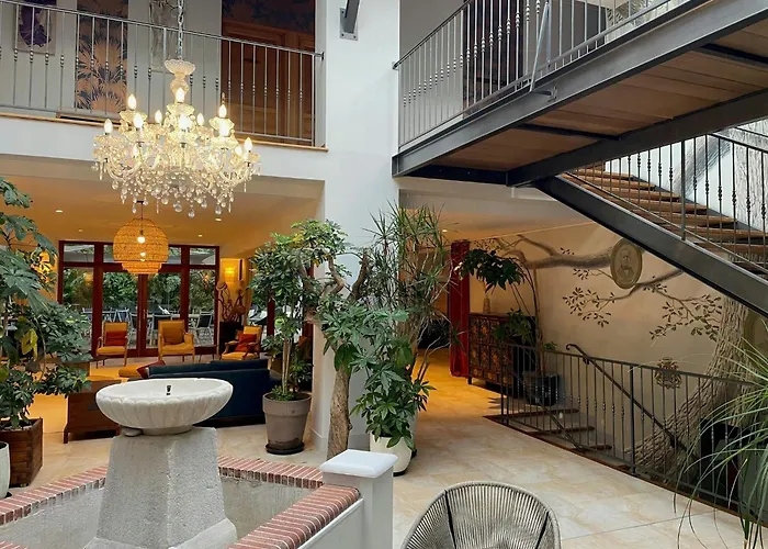 Old Reborn As An Elegant Getaway With Pool *