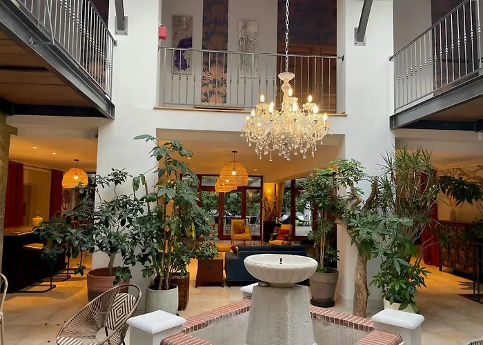 Old Reborn As An Elegant Getaway With Pool Dom wakacyjny Garrevaques