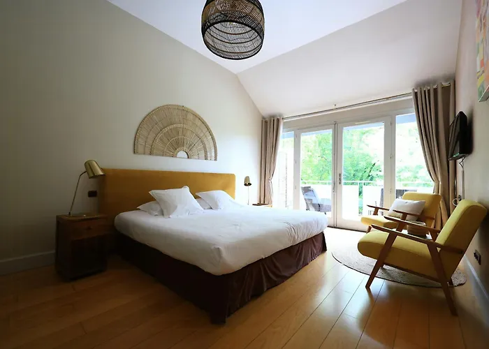 Dom wakacyjny Old Reborn As An Elegant Getaway With Pool Garrevaques