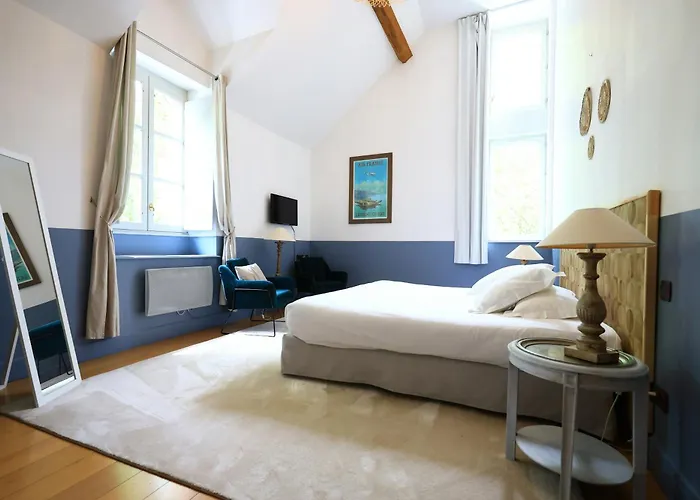 Old Reborn As An Elegant Getaway With Pool Garrevaques