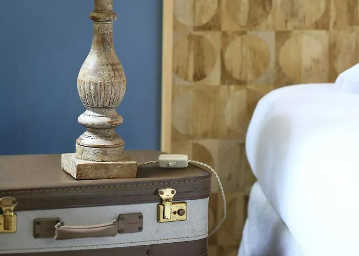 Old Reborn As An Elegant Getaway With Pool Garrevaques