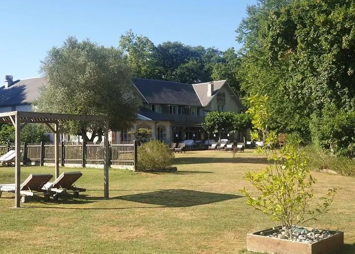 Dom wakacyjny Old Reborn As An Elegant Getaway With Pool *